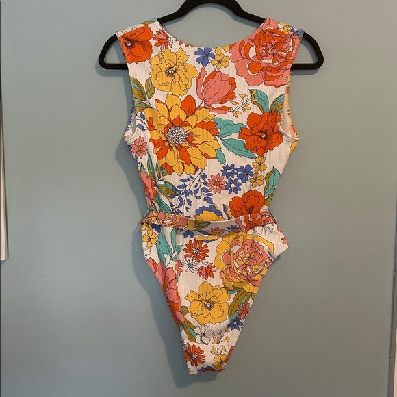 Bathing suit - Picture 4 of 11